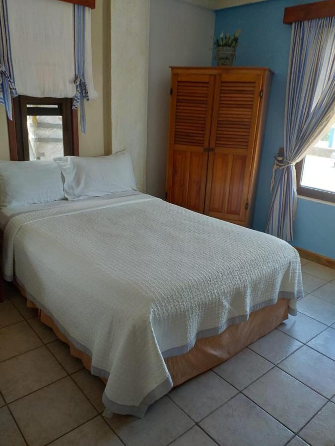 Hotel Y Restaurante Cesar Mariscos Tela Zewnętrze zdjęcie